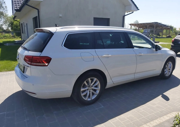 Volkswagen Passat cena 60900 przebieg: 172000, rok produkcji 2015 z Drezdenko małe 154